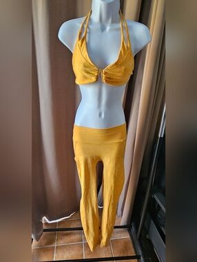 Bombshell‑Style Mustard Athletic Set